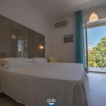 Grand Excelsior Hotel 4*